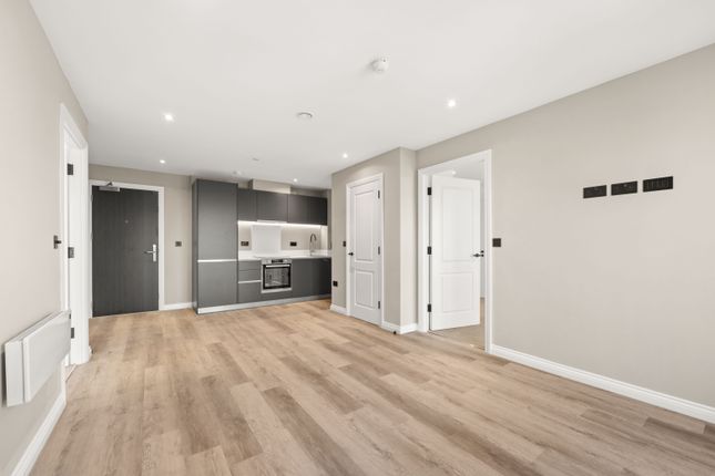 Flat for sale in 118 Springwell Gardens, Whitehall Road, Leeds, Yorkshire
