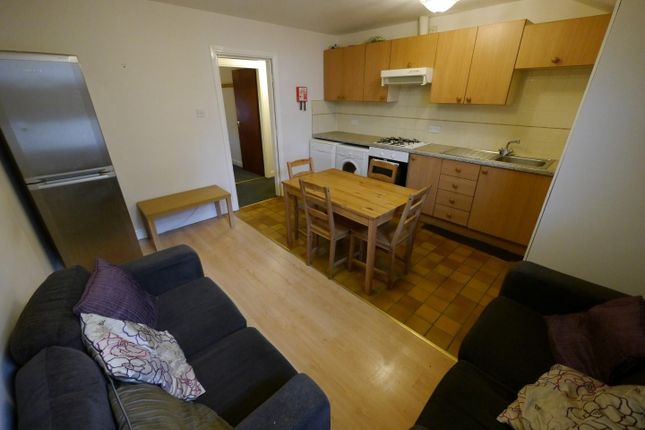 Thumbnail Flat to rent in Clarendon Road, Leeds