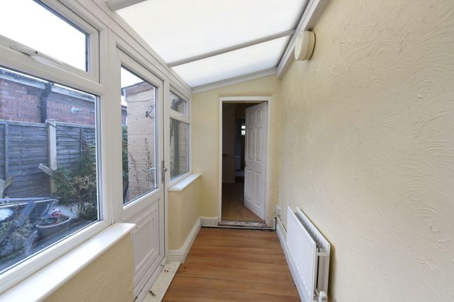 29, Moss Grove, Kingswinford photo 4