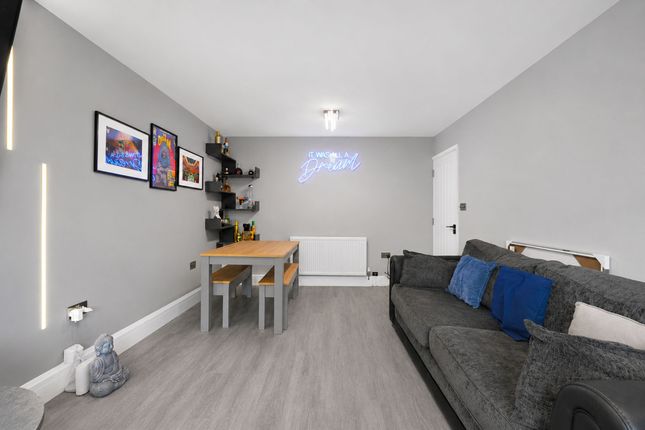 Flat 31, Brodie House, Wallington photo 4