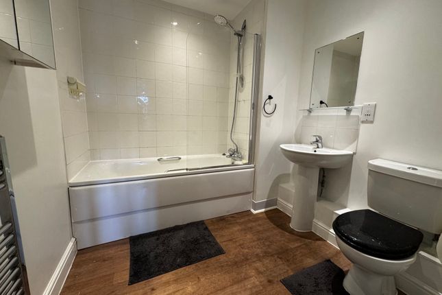 12 Bell Court,, Merlin Road, Hampshire photo 3