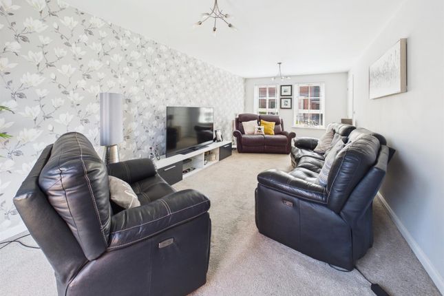 5, Bircher Way, Gloucester photo 3