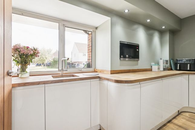84 Bushey Ley, Welwyn Garden City, Hertfordshire photo 4