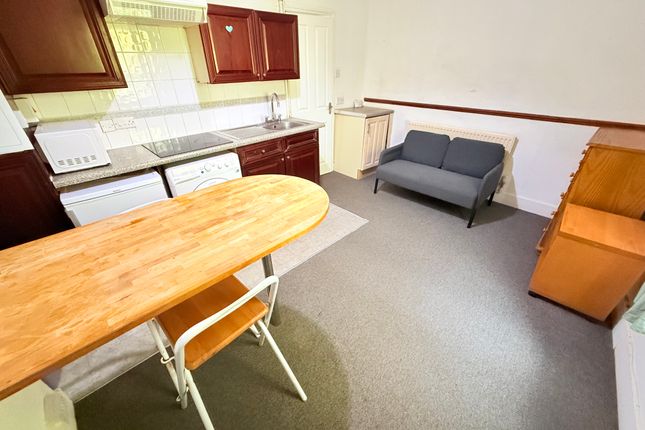 Flat 3, 2, Body Road, Reading photo 2