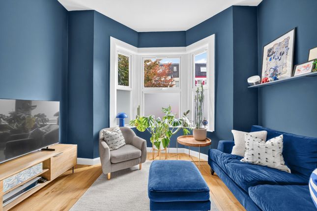 Flat A, 87 Hampden Road, London photo 3