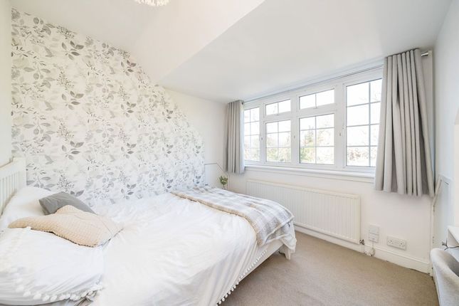 226, Brooklands Road, Weybridge photo 3