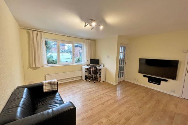 9, Huntingfield Way, Egham photo 4