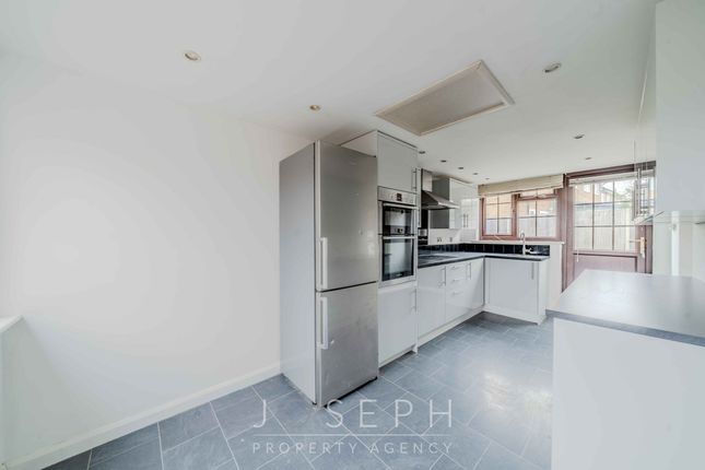 62 Lower Harlings, Ipswich photo 3