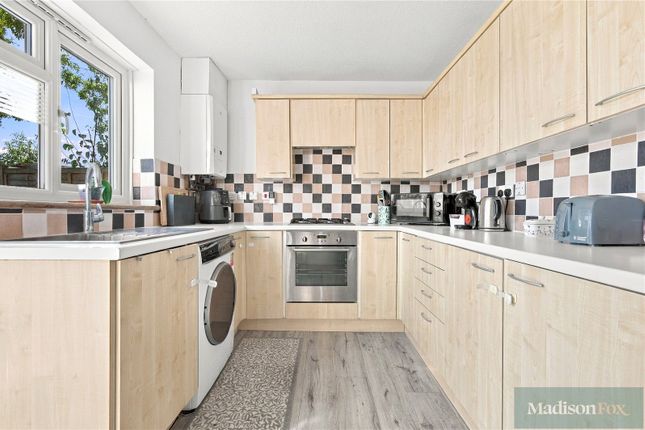 Scoter Close, Woodford Green photo 3
