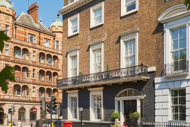 Office to let in Cavendish Square, London