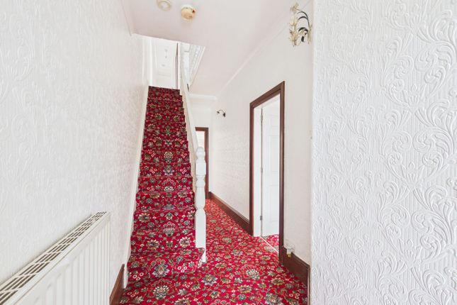 14 Normanby Road, Scunthorpe photo 2