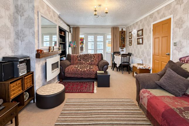 Marney Way, Frinton-On-Sea photo 2