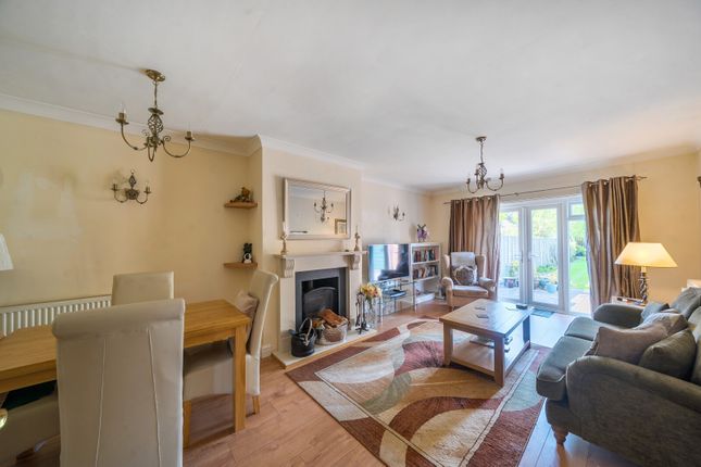 3, Audley Close, Addlestone photo 2