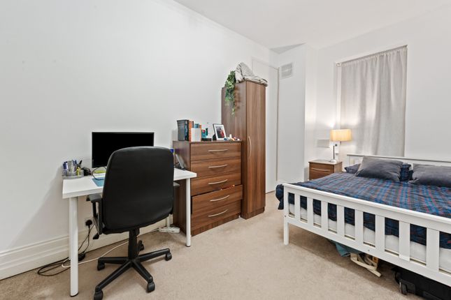 Flat for sale in Cabbell Street, London
