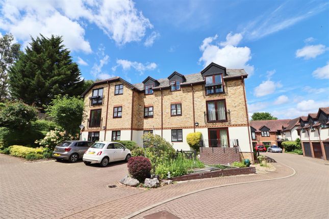 15 Slade Court, Watling Street, Radlett photo 2