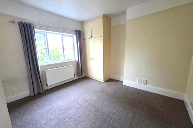 3 Mansfield Road, Ilford photo 5