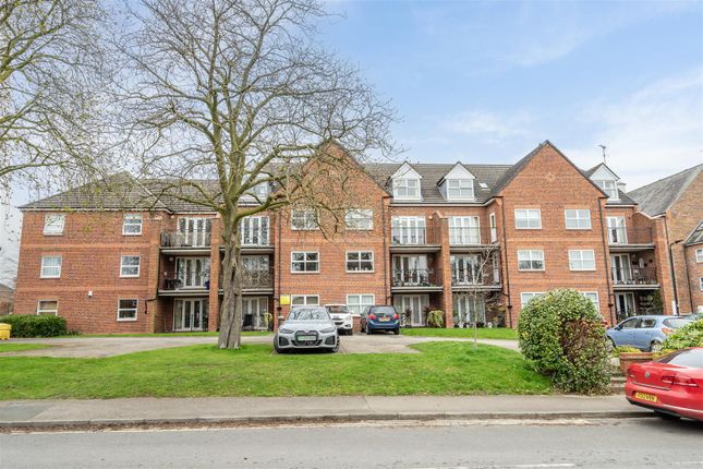 Flat to rent in Winteringham House, Huntington Road