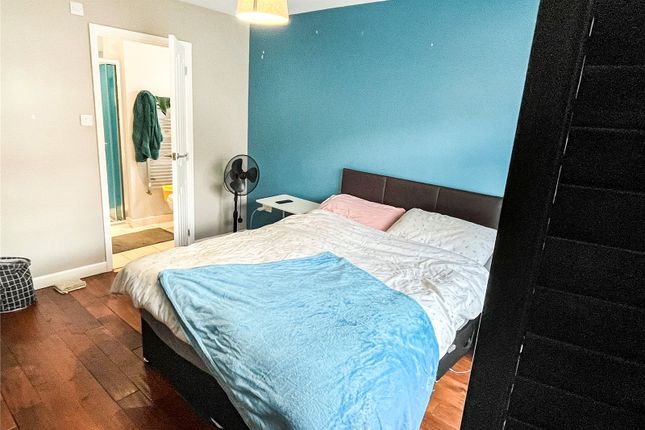 Room 2, 50, Yew Tree Drive, Guildford photo 3