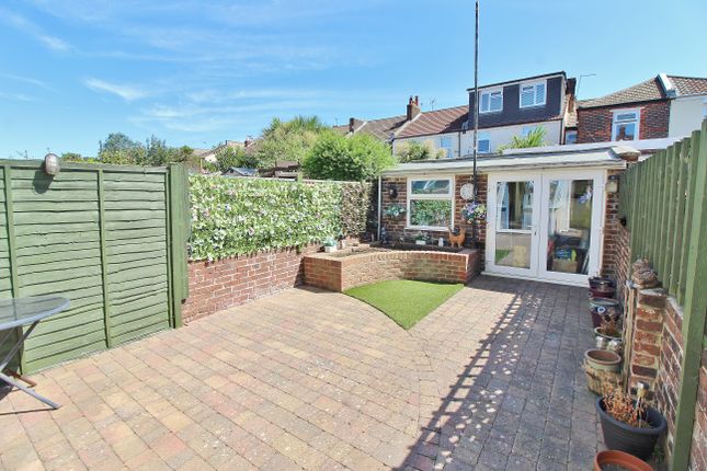 22, Lynton Grove, Portsmouth photo 4