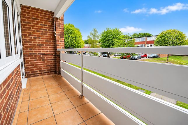 15, Priory Court, Harlow photo 3
