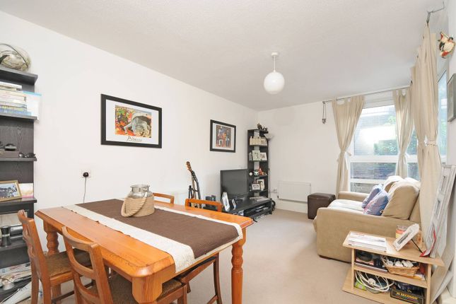 Thumbnail Flat to rent in Manningtree Close, Southfields, London