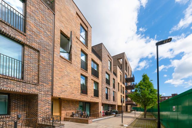 Flat for sale in Clift House, Colville Street, Hoxton