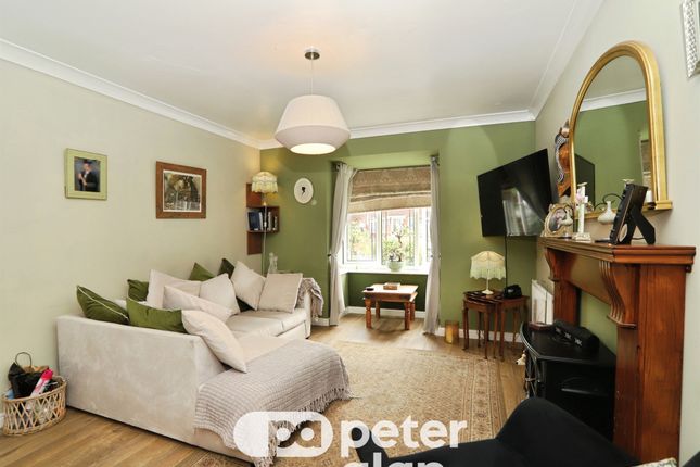 Excelsior Close, NEWPORT photo 3