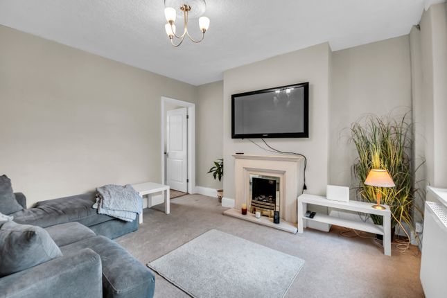 9, Higher Dinting, Glossop photo 3