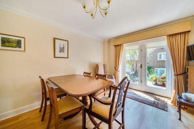 19, Cromwell Gardens, Alton photo 4