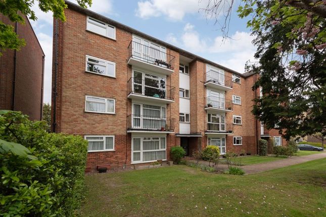 Thumbnail Flat for sale in Windsor Court, London