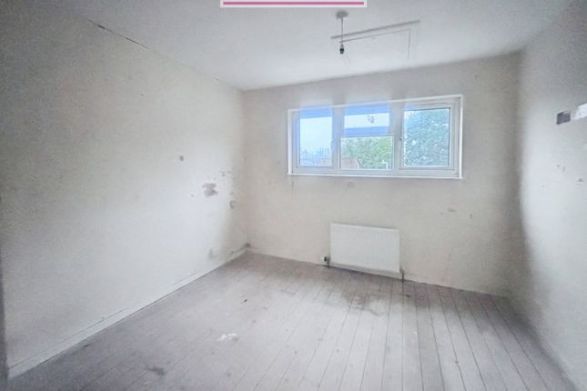 16, Stoneyfield, Edenbridge photo 4