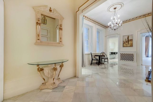 Flat to rent in Albert Hall Mansions, Knightsbridge, London