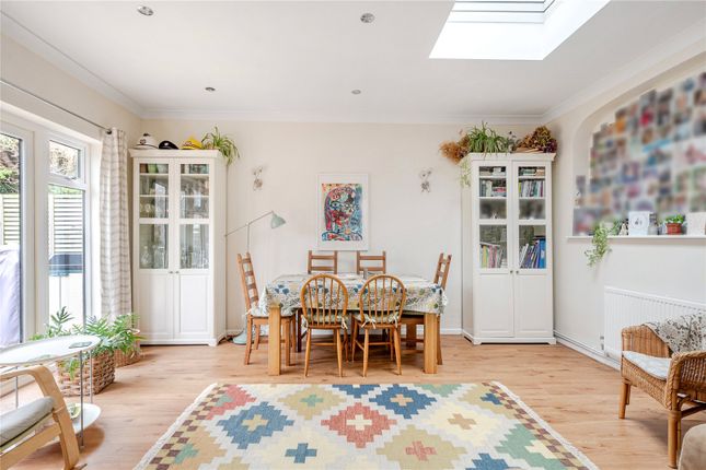 49, Newenham Road, Leatherhead photo 3