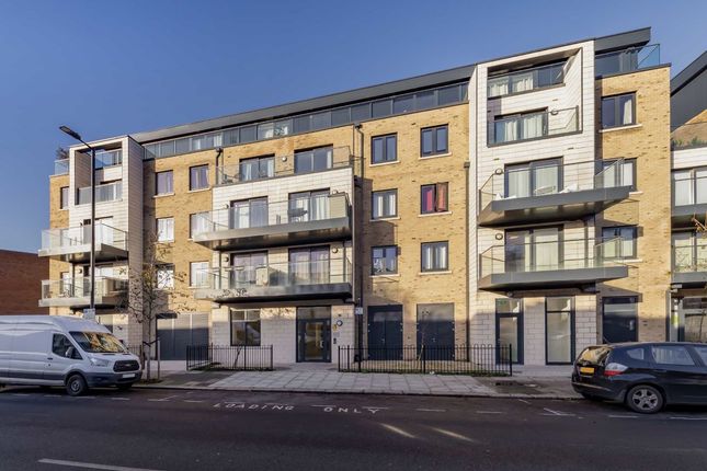 Thumbnail Flat to rent in Kilburn Park Road, London