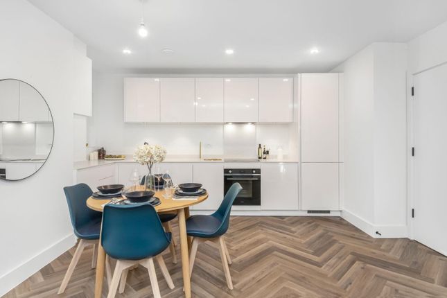 Thumbnail Flat for sale in 45 Braemar Avenue, Purley