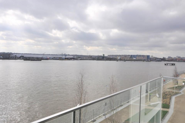 Flat to rent in Liner House, Royal Wharf Walk, London