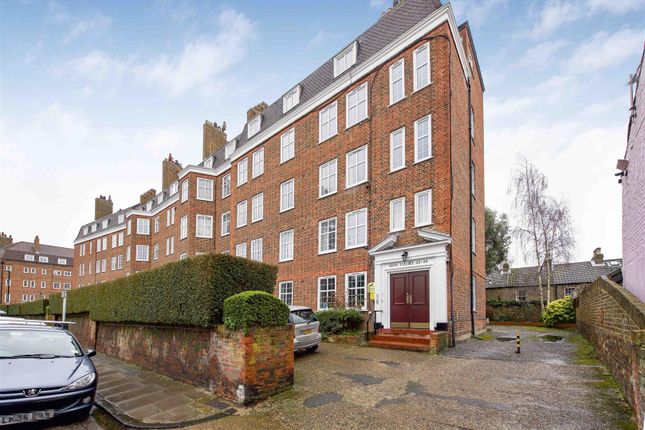 Flat for sale in Sion Road, Twickenham