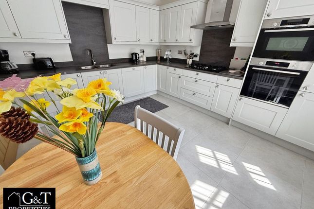 3 Cartwright Gardens, Wolverhampton photo 4