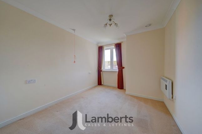 Flat for sale in New Road, Studley