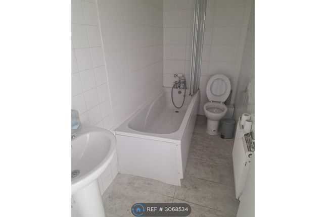 Flat, Lewisham Way, London photo 5