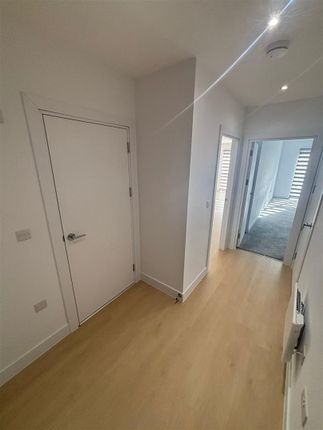 Flat 7, Cherry Orchard East, Kembrey Park, Upper Stratton, Swindon photo 5