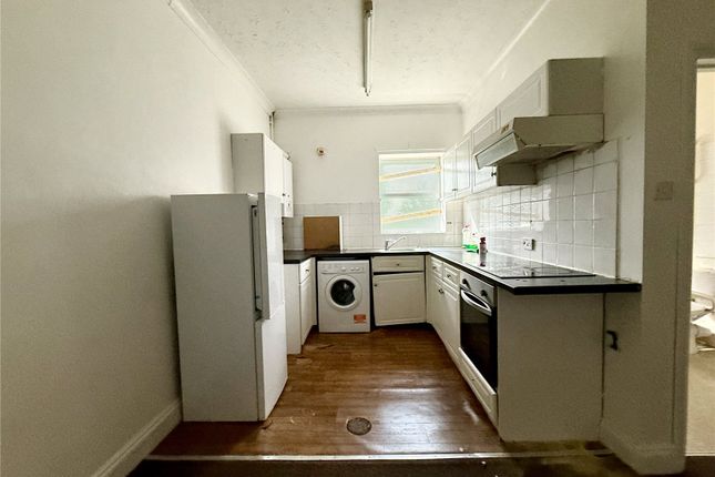 Flat, 5A,, Whiteleys Parade, Hillingdon photo 4