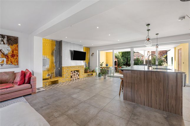 11, The Spinney, West Sussex photo 4