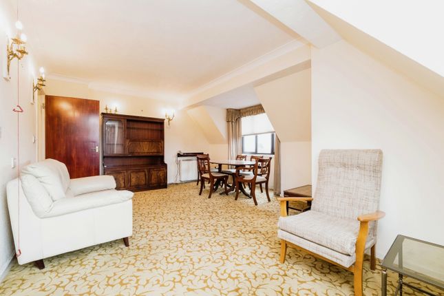 Flat 39, Manor Court Lodge, 175, High Road, London photo 2