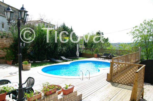 Thumbnail Hotel/guest house for sale in 65019, Pianella, Italy