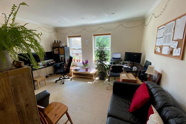 Thumbnail Flat to rent in Prince Of Wales Avenue, Reading