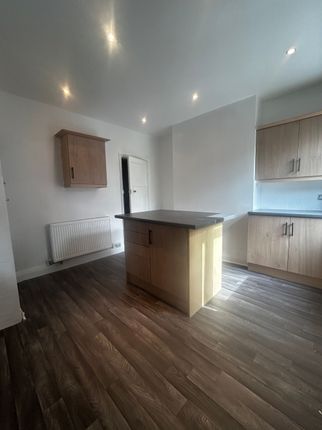 276 Alder Street, Huddersfield photo 4
