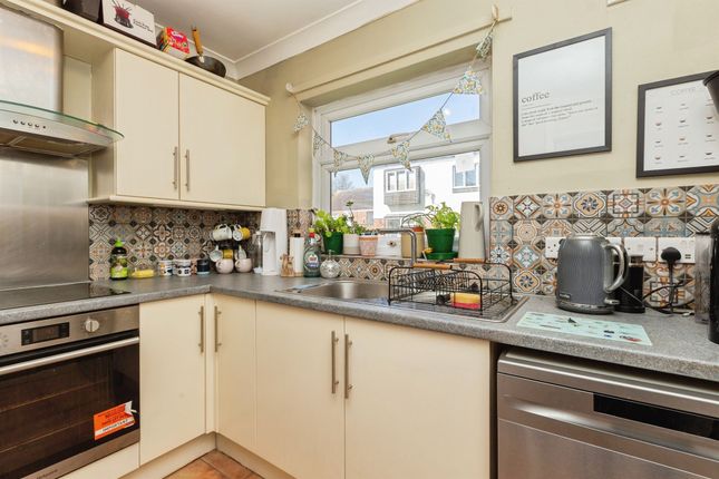41, Abbot Ridge, Aylesbury photo 2