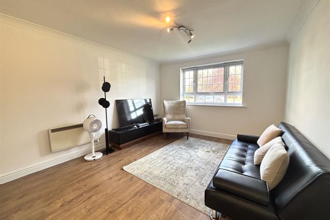 4 Wilmslow Court, Sagars Road, Handforth photo 2