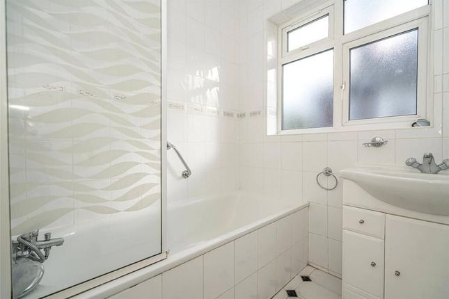 25 Beech Drive, London photo 2